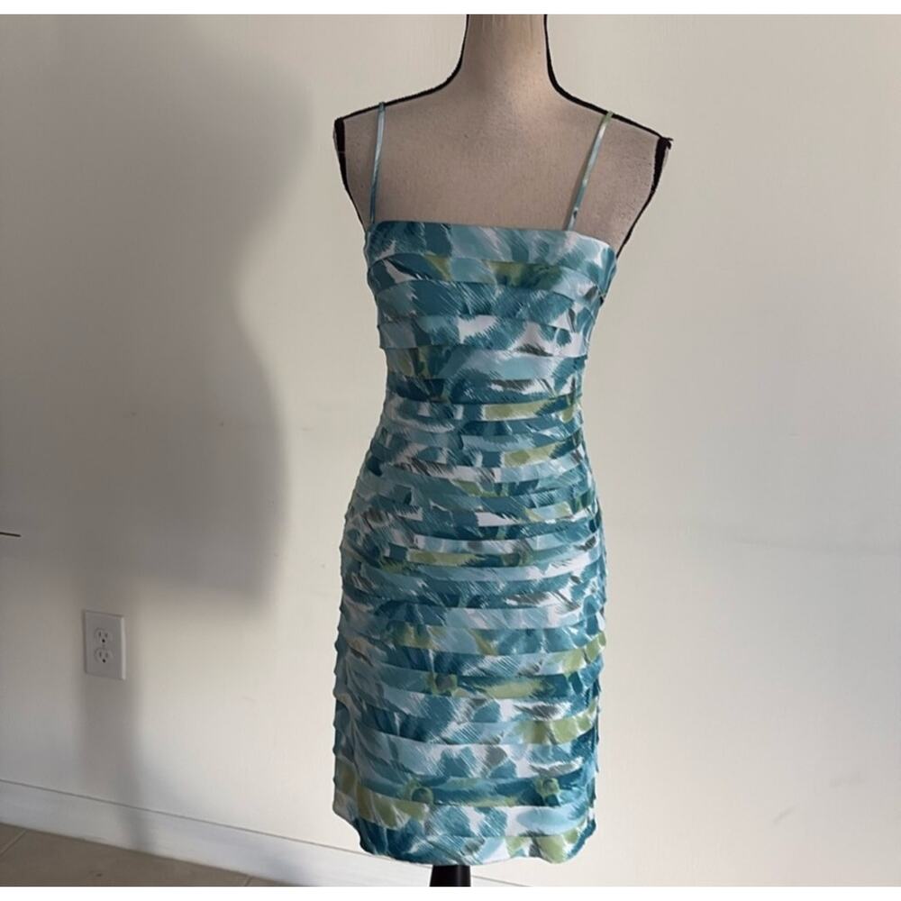 NWOT Never Worn Women's Collection Dress Size 4